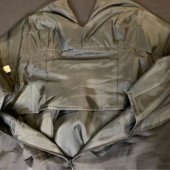 Kay Unger Black Strapless Tiered Evening Gown - Picture 10 of 11